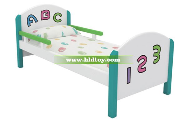 幼儿园宝宝木制床 可爱ABC字母床
